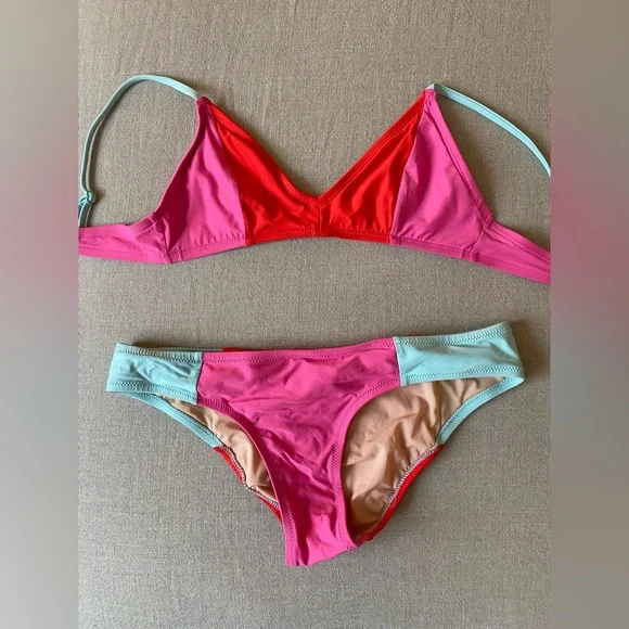 Lot of 3 Bikinis - Picture 3 of 5